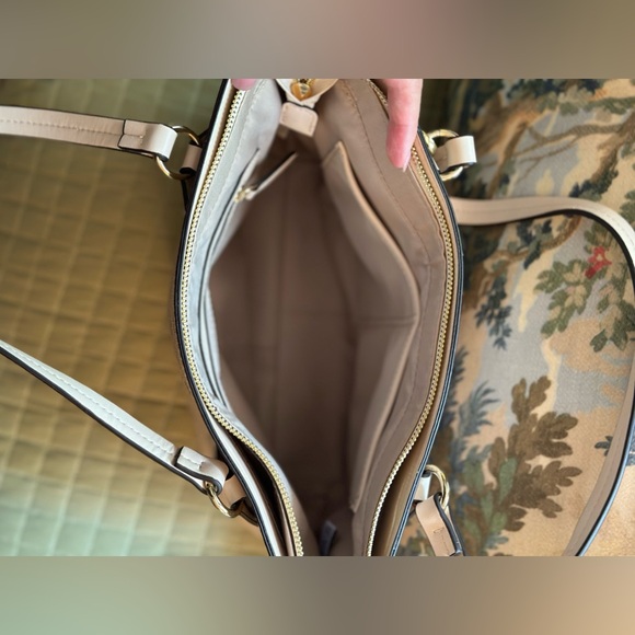 Cream patterned Nine West Purse - Picture 3 of 9